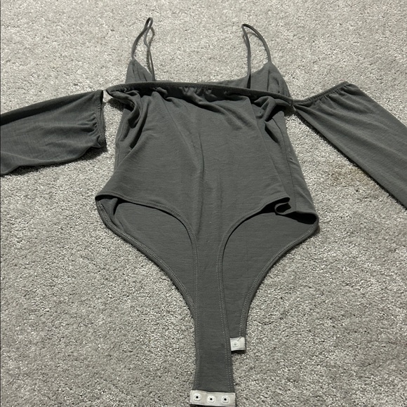 Never Worn Pretty Little Thing Gray Sleeveless Bodysuit - Picture 2 of 3